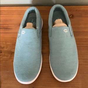 Merinos Aqua slip on tennies. Size 8